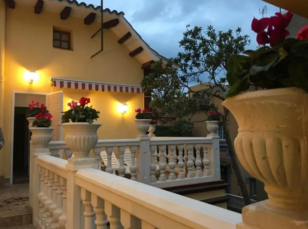 Casa Flores del Mediterráneo Badalona Alloggio in famiglia
