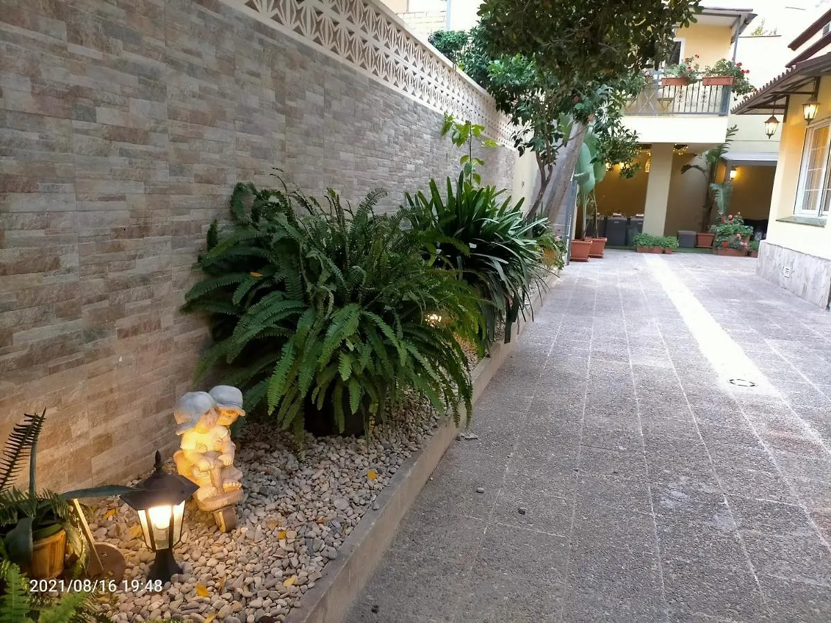 Casa Flores Del Mediterraneo Badalona Privatunterkunft