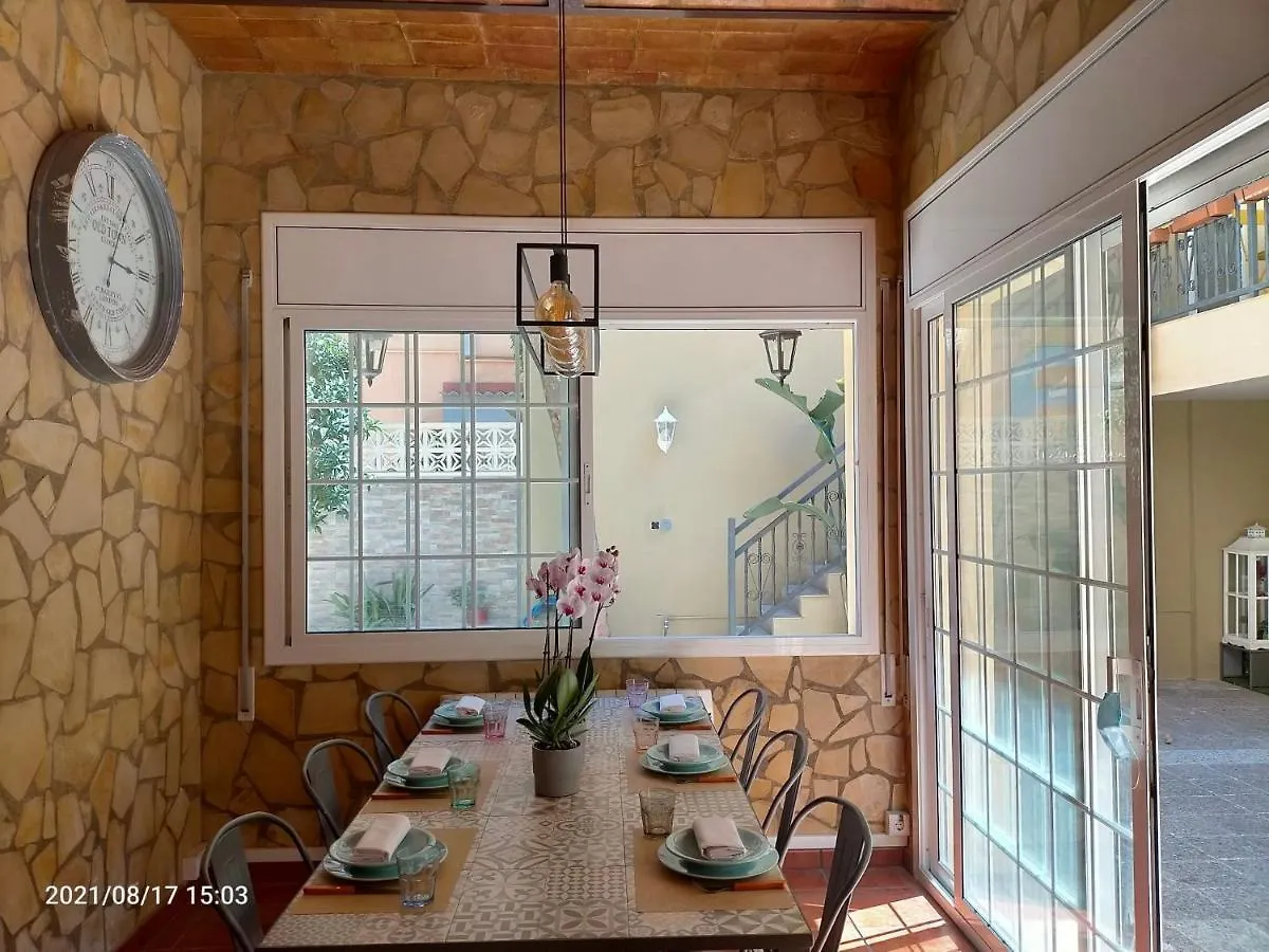 Casa Flores Del Mediterraneo Бадалона Проживание в семье