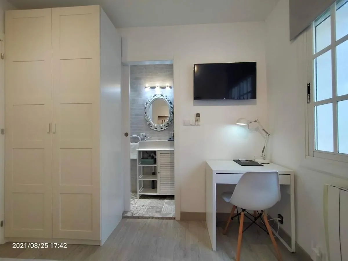 Casa Flores Del Mediterraneo Бадалона Проживание в семье