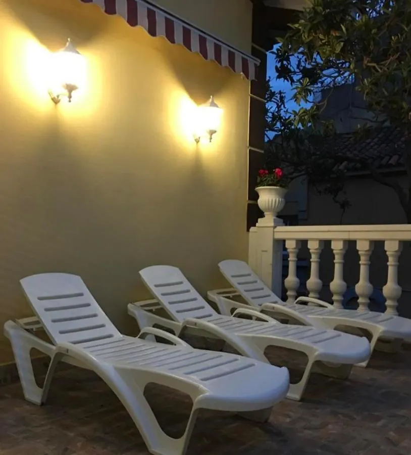 Casa Flores Del Mediterraneo Бадалона 0*,