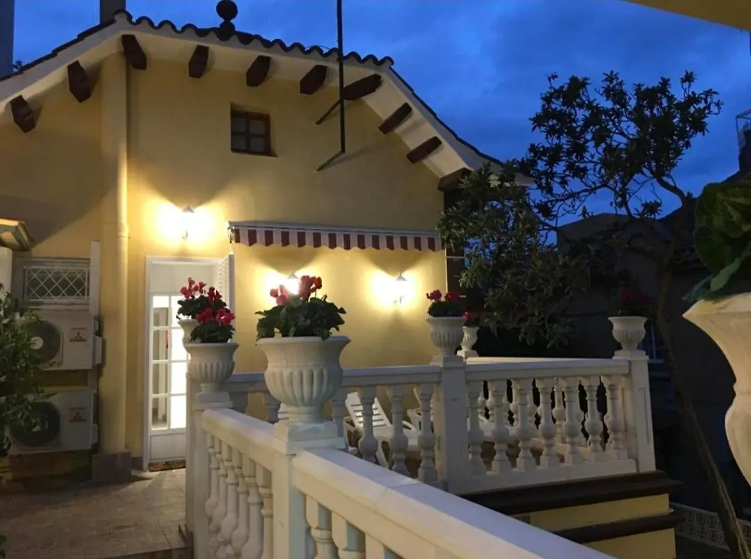 Casa Flores Del Mediterraneo Badalona 0*,